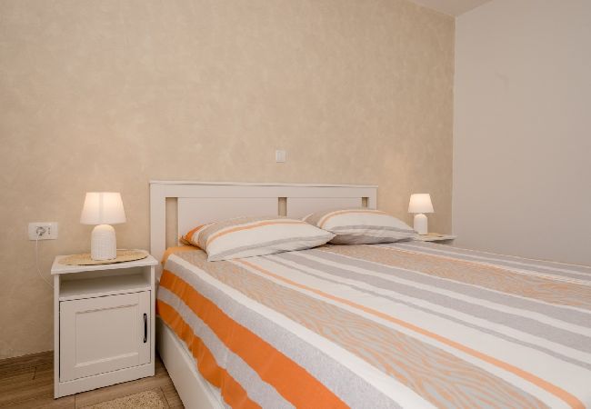 Appartamento a Palit - Appartamento in Palit con terrazzo, Climatizzazione, WIFI, Lavastoviglie (820-3) Appartamento a Palit - Appartamento in Palit con terrazzo, Climatizzazione, WIFI, Lavastoviglie (820-3)