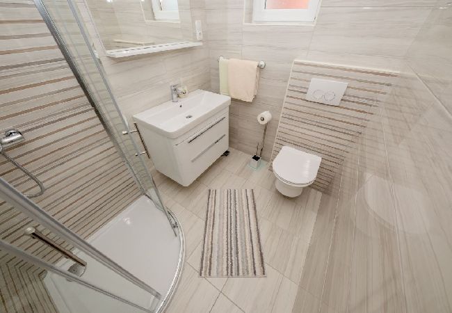 Appartamento a Palit - Appartamento in Palit con terrazzo, Climatizzazione, WIFI, Lavastoviglie (820-3) Appartamento a Palit - Appartamento in Palit con terrazzo, Climatizzazione, WIFI, Lavastoviglie (820-3)