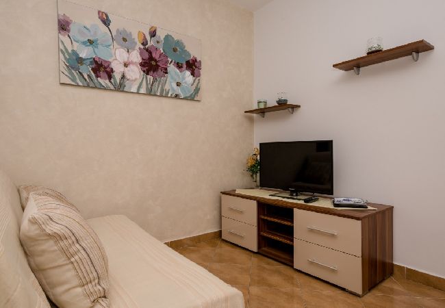 Appartamento a Palit - Appartamento in Palit con terrazzo, Climatizzazione, WIFI, Lavastoviglie (820-3) Appartamento a Palit - Appartamento in Palit con terrazzo, Climatizzazione, WIFI, Lavastoviglie (820-3)