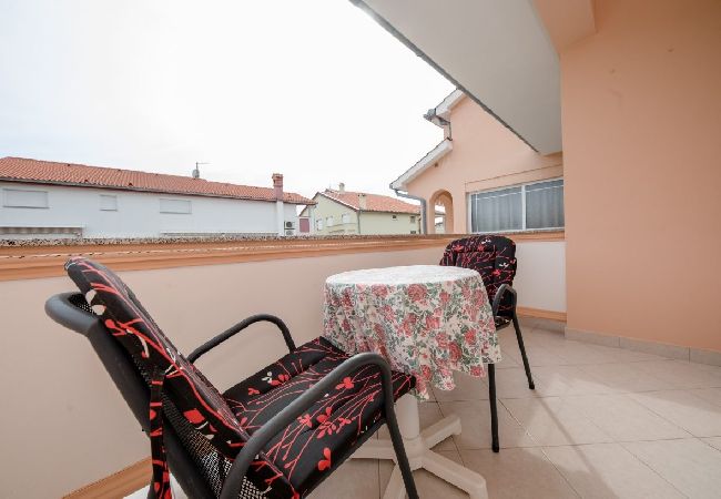 Appartamento a Palit - Appartamento in Palit con terrazzo, Climatizzazione, WIFI, Lavastoviglie (820-3) Appartamento a Palit - Appartamento in Palit con terrazzo, Climatizzazione, WIFI, Lavastoviglie (820-3)