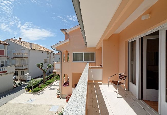 Appartamento a Palit - Appartamento in Palit con terrazzo, Climatizzazione, WIFI, Lavastoviglie (820-3) Appartamento a Palit - Appartamento in Palit con terrazzo, Climatizzazione, WIFI, Lavastoviglie (820-3)