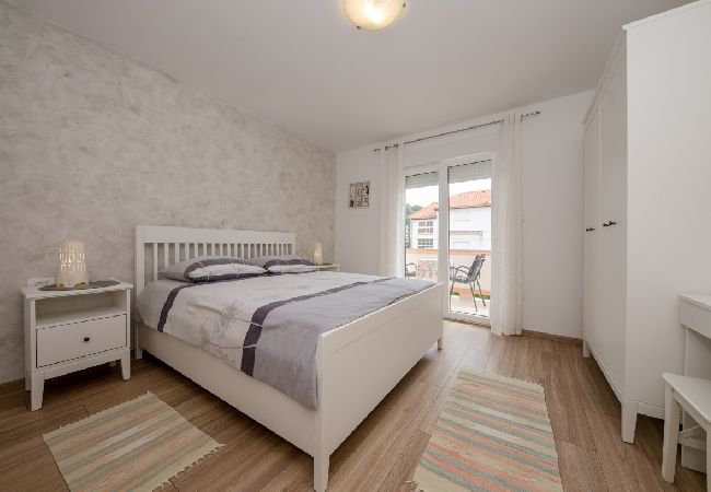 Appartamento a Palit - Appartamento in Palit con terrazzo, Climatizzazione, WIFI, Lavastoviglie (820-3) Appartamento a Palit - Appartamento in Palit con terrazzo, Climatizzazione, WIFI, Lavastoviglie (820-3)