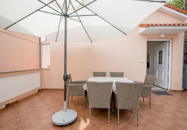 Appartamento a Palit - Appartamento in Palit con vista mare, terrazzo, Climatizzazione, WIFI (820-4) Appartamento a Palit - Appartamento in Palit con vista mare, terrazzo, Climatizzazione, WIFI (820-4)