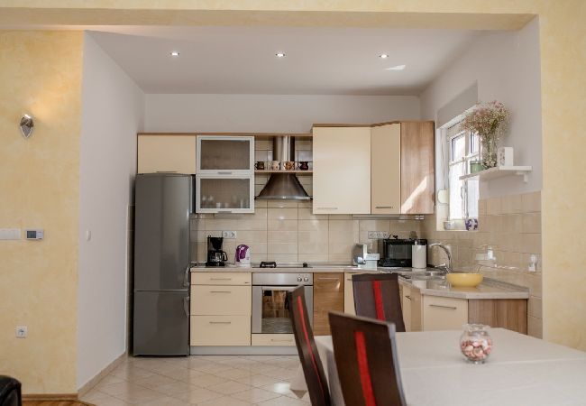 Appartamento a Palit - Appartamento in Palit con vista mare, terrazzo, Climatizzazione, WIFI (820-4) Appartamento a Palit - Appartamento in Palit con vista mare, terrazzo, Climatizzazione, WIFI (820-4)