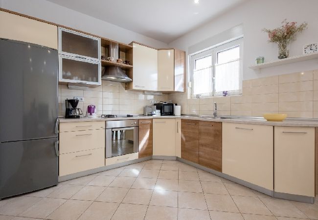Appartamento a Palit - Appartamento in Palit con vista mare, terrazzo, Climatizzazione, WIFI (820-4) Appartamento a Palit - Appartamento in Palit con vista mare, terrazzo, Climatizzazione, WIFI (820-4)