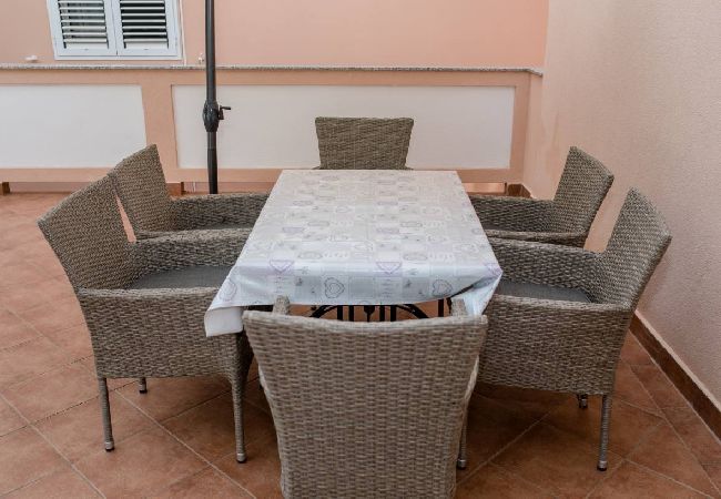 Appartamento a Palit - Appartamento in Palit con vista mare, terrazzo, Climatizzazione, WIFI (820-4) Appartamento a Palit - Appartamento in Palit con vista mare, terrazzo, Climatizzazione, WIFI (820-4)