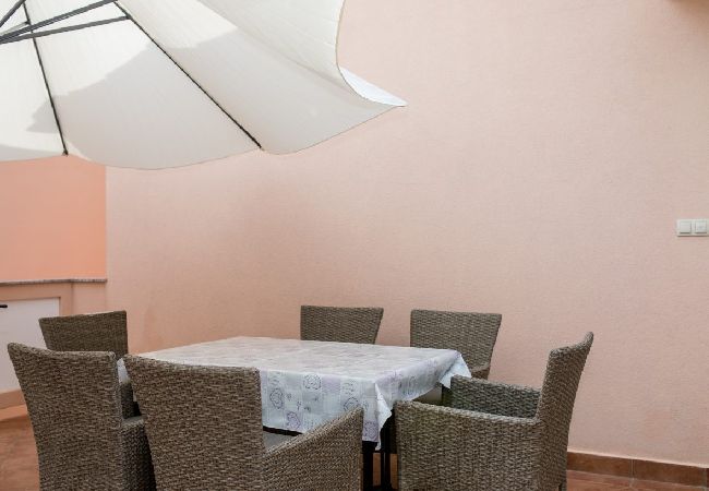 Appartamento a Palit - Appartamento in Palit con vista mare, terrazzo, Climatizzazione, WIFI (820-4) Appartamento a Palit - Appartamento in Palit con vista mare, terrazzo, Climatizzazione, WIFI (820-4)