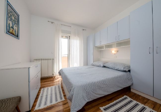 Appartamento a Palit - Appartamento in Palit con vista mare, terrazzo, Climatizzazione, WIFI (820-4) Appartamento a Palit - Appartamento in Palit con vista mare, terrazzo, Climatizzazione, WIFI (820-4)