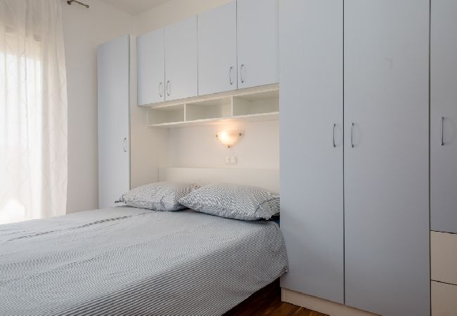 Appartamento a Palit - Appartamento in Palit con vista mare, terrazzo, Climatizzazione, WIFI (820-4) Appartamento a Palit - Appartamento in Palit con vista mare, terrazzo, Climatizzazione, WIFI (820-4)