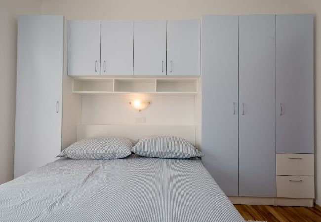 Appartamento a Palit - Appartamento in Palit con vista mare, terrazzo, Climatizzazione, WIFI (820-4) Appartamento a Palit - Appartamento in Palit con vista mare, terrazzo, Climatizzazione, WIFI (820-4)