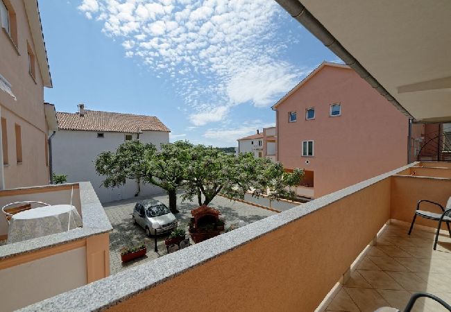 Appartamento a Palit - Appartamento in Palit con vista mare, terrazzo, Climatizzazione, WIFI (820-4) Appartamento a Palit - Appartamento in Palit con vista mare, terrazzo, Climatizzazione, WIFI (820-4)