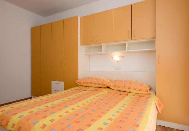 Appartamento a Palit - Appartamento in Palit con vista mare, terrazzo, Climatizzazione, WIFI (820-4) Appartamento a Palit - Appartamento in Palit con vista mare, terrazzo, Climatizzazione, WIFI (820-4)