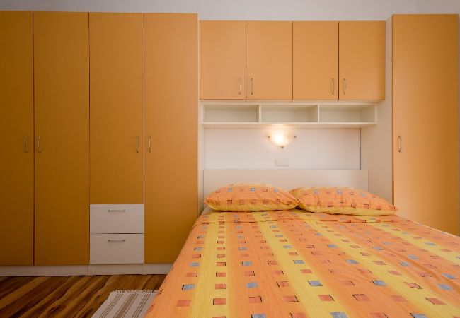 Appartamento a Palit - Appartamento in Palit con vista mare, terrazzo, Climatizzazione, WIFI (820-4) Appartamento a Palit - Appartamento in Palit con vista mare, terrazzo, Climatizzazione, WIFI (820-4)