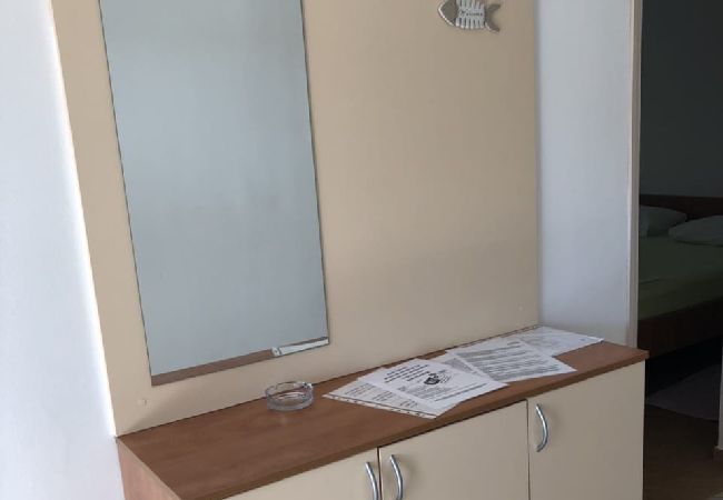 Appartamento a Kampor - Appartamento in Kampor con vista mare, terrazzo, Climatizzazione, WIFI (3708-1) Appartamento a Kampor - Appartamento in Kampor con vista mare, terrazzo, Climatizzazione, WIFI (3708-1)