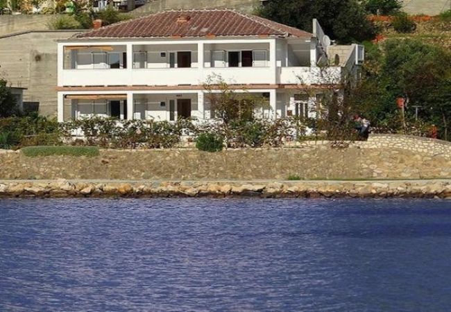 Appartamento a Kampor - Appartamento in Kampor con vista mare, terrazzo, Climatizzazione, WIFI (3708-1) Appartamento a Kampor - Appartamento in Kampor con vista mare, terrazzo, Climatizzazione, WIFI (3708-1)
