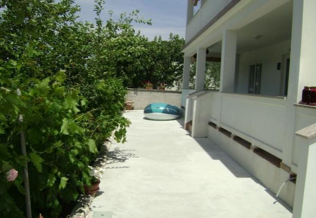Appartamento a Kampor - Appartamento in Kampor con vista mare, terrazzo, Climatizzazione, WIFI (3708-1) Appartamento a Kampor - Appartamento in Kampor con vista mare, terrazzo, Climatizzazione, WIFI (3708-1)