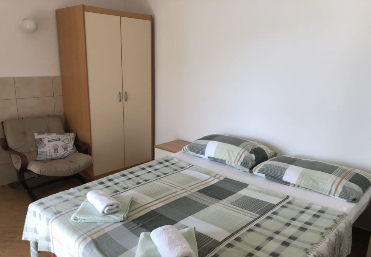 Appartamento a Kampor - Appartamento in Kampor con vista mare, terrazzo, Climatizzazione, WIFI (3708-1)