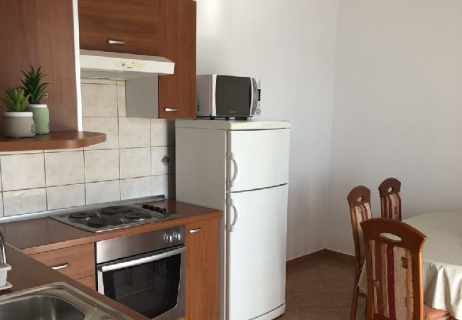 Appartamento a Kampor - Appartamento in Kampor con vista mare, terrazzo, WIFI (3708-2) Appartamento a Kampor - Appartamento in Kampor con vista mare, terrazzo, WIFI (3708-2)