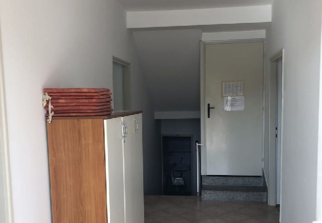 Appartamento a Kampor - Appartamento in Kampor con vista mare, terrazzo, WIFI (3708-2) Appartamento a Kampor - Appartamento in Kampor con vista mare, terrazzo, WIFI (3708-2)