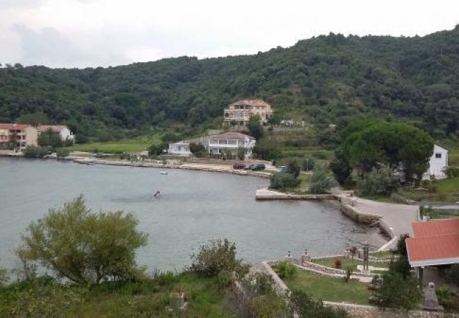 Appartamento a Kampor - Appartamento in Kampor con vista mare, terrazzo, WIFI (3708-2) Appartamento a Kampor - Appartamento in Kampor con vista mare, terrazzo, WIFI (3708-2)