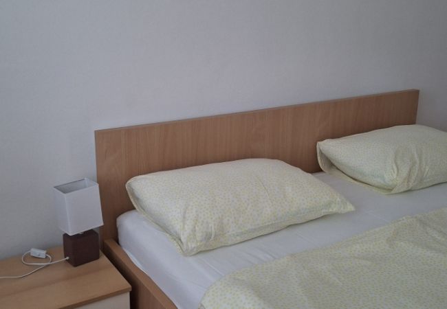 Appartamento a Kampor - Appartamento in Kampor con vista mare, terrazzo, WIFI (3708-2) Appartamento a Kampor - Appartamento in Kampor con vista mare, terrazzo, WIFI (3708-2)
