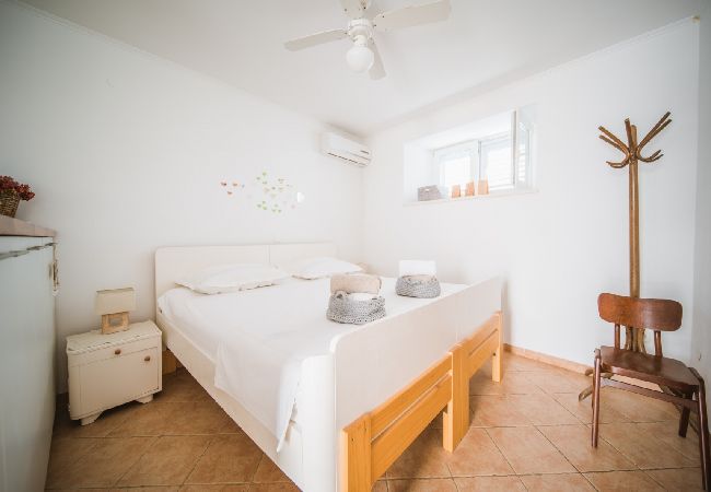 Studio a Žrnovo - Appartamento Studio in Žrnovo con terrazzo, Climatizzazione, WIFI (3709-1) Studio a Žrnovo - Appartamento Studio in Žrnovo con terrazzo, Climatizzazione, WIFI (3709-1)