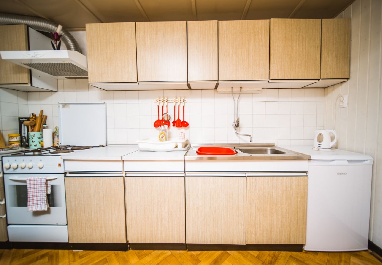 Casa a Žrnovo - Casa di vacanza in Žrnovo con terrazzo, Climatizzazione, WIFI (3709-2)