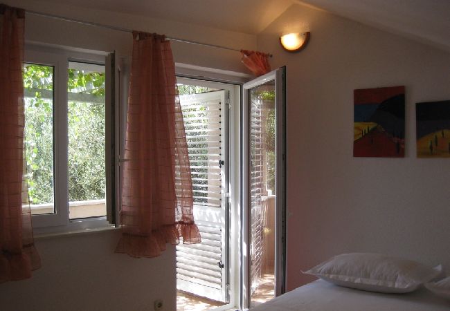 Appartamento a Bol - Appartamento in Vallo della Brazza (Bol) con vista mare, terrazzo, Climatizzazione, WIFI (3739-1) Appartamento a Bol - Appartamento in Vallo della Brazza (Bol) con vista mare, terrazzo, Climatizzazione, WIFI (3739-1)