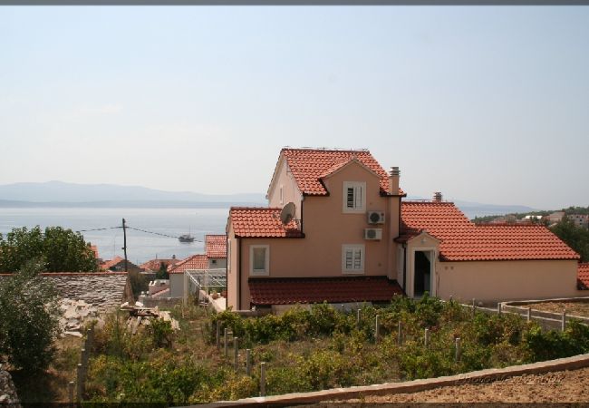 Appartamento a Bol - Appartamento in Vallo della Brazza (Bol) con vista mare, terrazzo, Climatizzazione, WIFI (3739-1) Appartamento a Bol - Appartamento in Vallo della Brazza (Bol) con vista mare, terrazzo, Climatizzazione, WIFI (3739-1)
