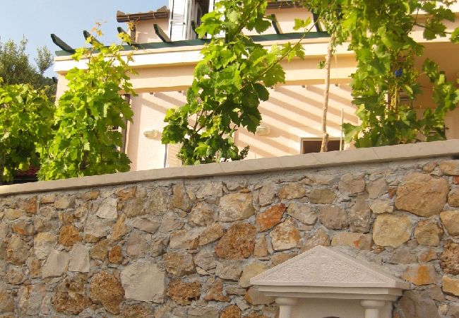 Appartamento a Bol - Appartamento in Vallo della Brazza (Bol) con vista mare, terrazzo, Climatizzazione, WIFI (3739-1) Appartamento a Bol - Appartamento in Vallo della Brazza (Bol) con vista mare, terrazzo, Climatizzazione, WIFI (3739-1)