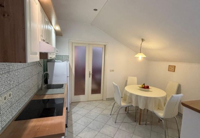 Appartamento a Bol - Appartamento in Vallo della Brazza (Bol) con vista mare, terrazzo, Climatizzazione, WIFI (3739-1) Appartamento a Bol - Appartamento in Vallo della Brazza (Bol) con vista mare, terrazzo, Climatizzazione, WIFI (3739-1)