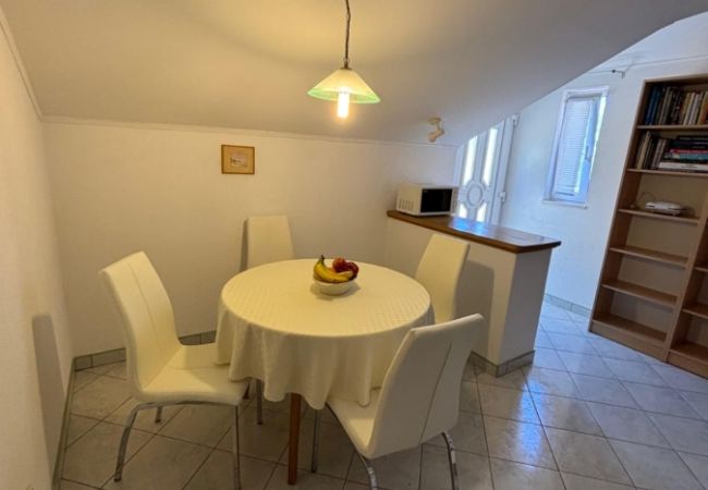 Appartamento a Bol - Appartamento in Vallo della Brazza (Bol) con vista mare, terrazzo, Climatizzazione, WIFI (3739-1) Appartamento a Bol - Appartamento in Vallo della Brazza (Bol) con vista mare, terrazzo, Climatizzazione, WIFI (3739-1)