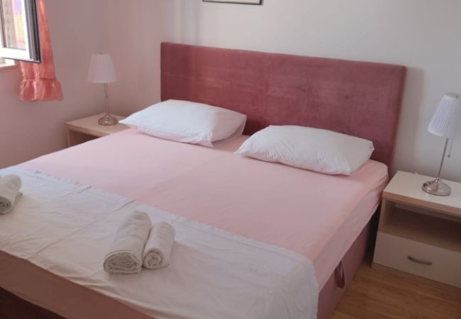 Appartamento a Bol - Appartamento in Vallo della Brazza (Bol) con vista mare, terrazzo, Climatizzazione, WIFI (3739-1) Appartamento a Bol - Appartamento in Vallo della Brazza (Bol) con vista mare, terrazzo, Climatizzazione, WIFI (3739-1)