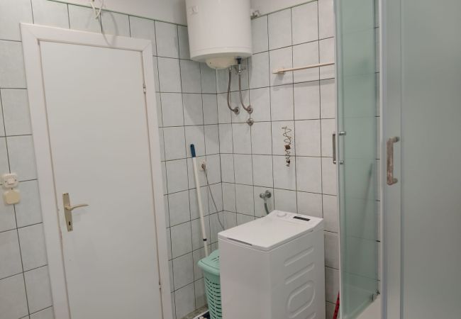 Appartamento a Bol - Appartamento in Vallo della Brazza (Bol) con vista mare, terrazzo, Climatizzazione, WIFI (3739-1) Appartamento a Bol - Appartamento in Vallo della Brazza (Bol) con vista mare, terrazzo, Climatizzazione, WIFI (3739-1)