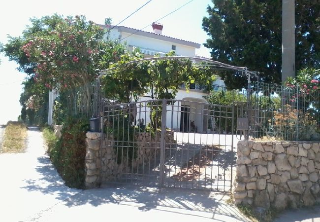 Appartamento a Rab - Appartamento in Arbe con vista mare, balcone, WIFI, Lavatrice (3728-1) Appartamento a Rab - Appartamento in Arbe con vista mare, balcone, WIFI, Lavatrice (3728-1)