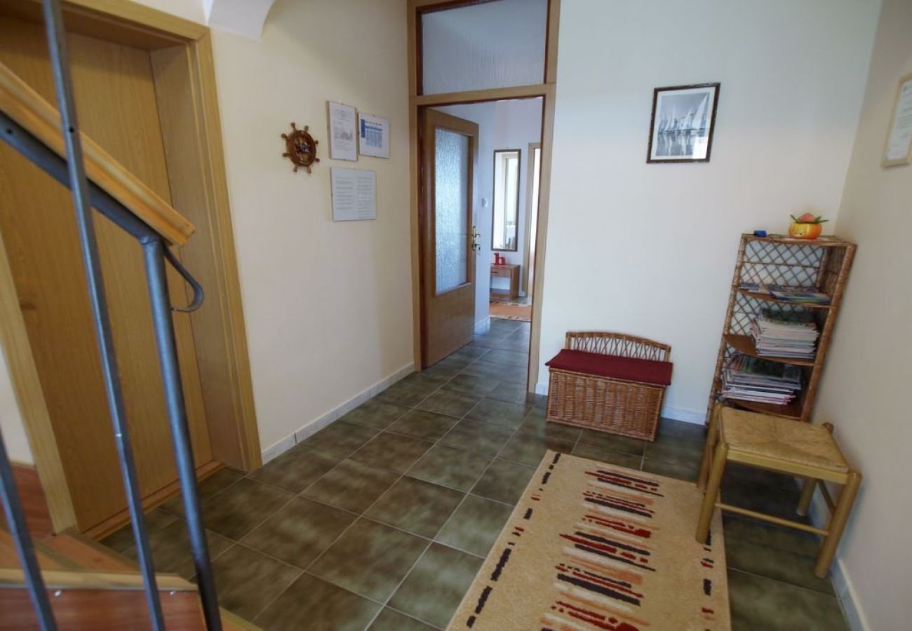 Appartamento a Rab - Appartamento in Arbe con vista mare, balcone, WIFI, Lavatrice (3728-1)