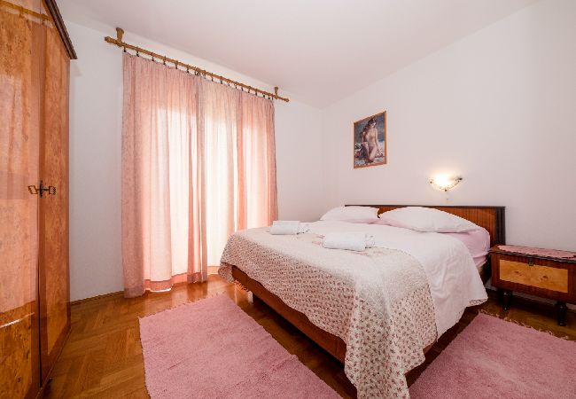 Appartamento a Mundanije - Appartamento in Mundanije con vista mare, terrazzo, Climatizzazione, WIFI (3748-1) Appartamento a Mundanije - Appartamento in Mundanije con vista mare, terrazzo, Climatizzazione, WIFI (3748-1)