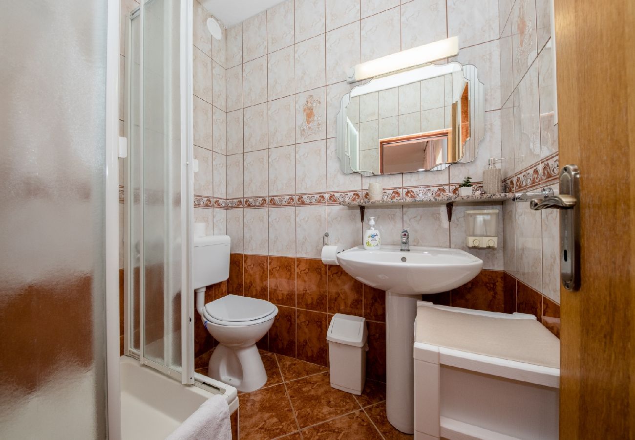 Appartamento a Mundanije - Appartamento in Mundanije con vista mare, terrazzo, Climatizzazione, WIFI (3748-1)