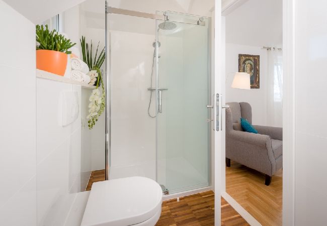 Casa a Murvica - Casa di vacanza in Murvica con vista mare, terrazzo, Climatizzazione, WIFI (3756-1) Casa a Murvica - Casa di vacanza in Murvica con vista mare, terrazzo, Climatizzazione, WIFI (3756-1)