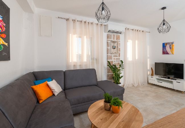 Casa a Murvica - Casa di vacanza in Murvica con vista mare, terrazzo, Climatizzazione, WIFI (3756-1) Casa a Murvica - Casa di vacanza in Murvica con vista mare, terrazzo, Climatizzazione, WIFI (3756-1)