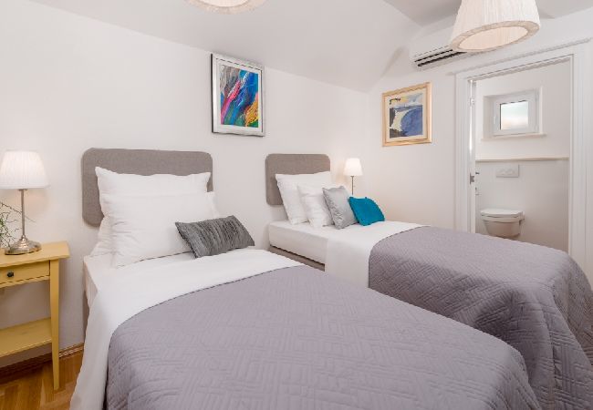 Casa a Murvica - Casa di vacanza in Murvica con vista mare, terrazzo, Climatizzazione, WIFI (3756-1) Casa a Murvica - Casa di vacanza in Murvica con vista mare, terrazzo, Climatizzazione, WIFI (3756-1)