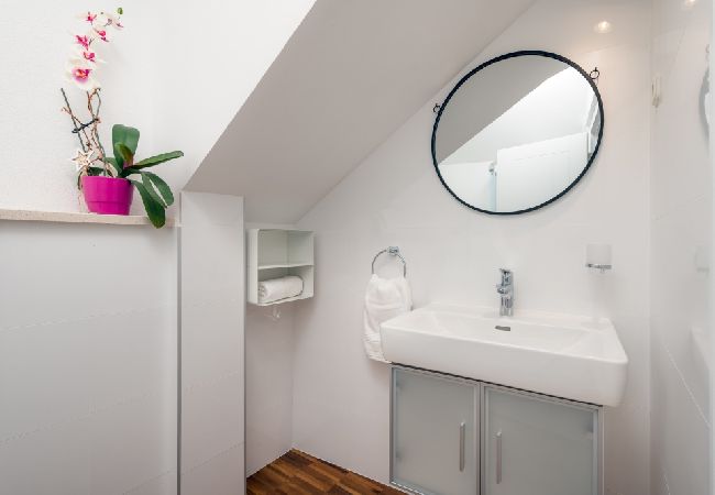 Casa a Murvica - Casa di vacanza in Murvica con vista mare, terrazzo, Climatizzazione, WIFI (3756-1) Casa a Murvica - Casa di vacanza in Murvica con vista mare, terrazzo, Climatizzazione, WIFI (3756-1)