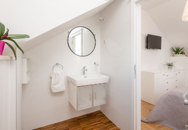 Casa a Murvica - Casa di vacanza in Murvica con vista mare, terrazzo, Climatizzazione, WIFI (3756-1) Casa a Murvica - Casa di vacanza in Murvica con vista mare, terrazzo, Climatizzazione, WIFI (3756-1)