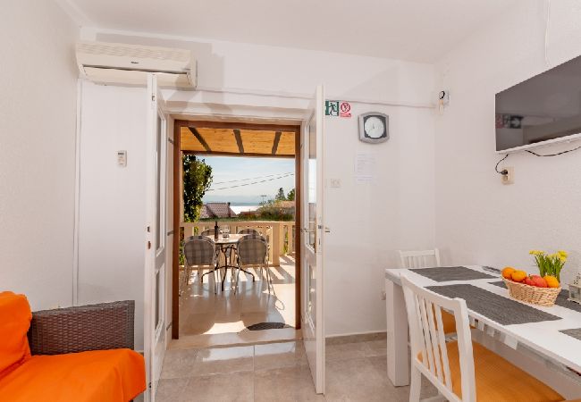 Appartamento a Bol - Appartamento in Vallo della Brazza (Bol) con vista mare, terrazzo, Climatizzazione, WIFI (3757-3) Appartamento a Bol - Appartamento in Vallo della Brazza (Bol) con vista mare, terrazzo, Climatizzazione, WIFI (3757-3)