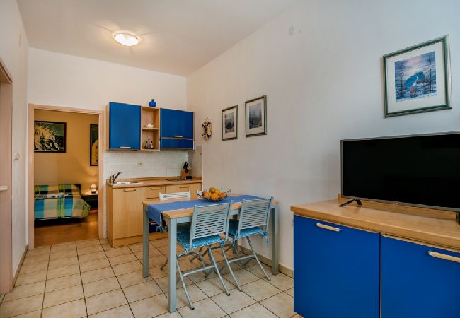 Appartamento a Bol - Appartamento in Vallo della Brazza (Bol) con vista mare, terrazzo, Climatizzazione, WIFI (3758-2) Appartamento a Bol - Appartamento in Vallo della Brazza (Bol) con vista mare, terrazzo, Climatizzazione, WIFI (3758-2)