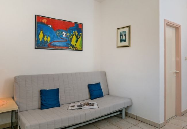 Appartamento a Bol - Appartamento in Vallo della Brazza (Bol) con vista mare, terrazzo, Climatizzazione, WIFI (3758-2) Appartamento a Bol - Appartamento in Vallo della Brazza (Bol) con vista mare, terrazzo, Climatizzazione, WIFI (3758-2)