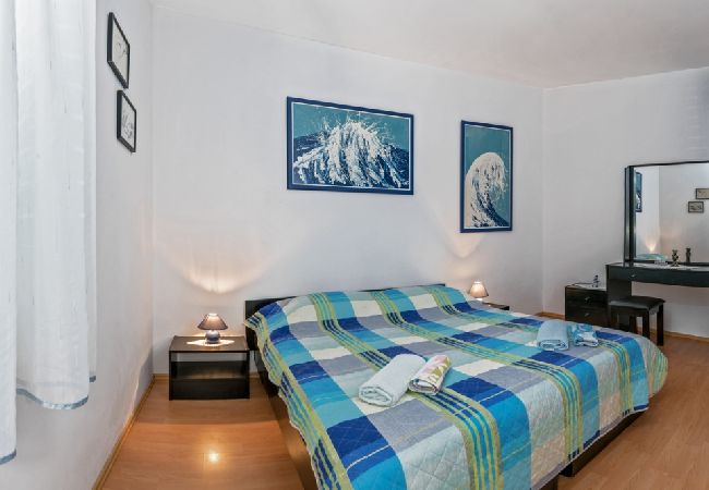 Appartamento a Bol - Appartamento in Vallo della Brazza (Bol) con vista mare, terrazzo, Climatizzazione, WIFI (3758-2) Appartamento a Bol - Appartamento in Vallo della Brazza (Bol) con vista mare, terrazzo, Climatizzazione, WIFI (3758-2)