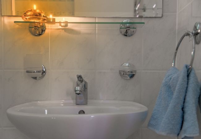 Appartamento a Bol - Appartamento in Vallo della Brazza (Bol) con vista mare, terrazzo, Climatizzazione, WIFI (3758-2) Appartamento a Bol - Appartamento in Vallo della Brazza (Bol) con vista mare, terrazzo, Climatizzazione, WIFI (3758-2)