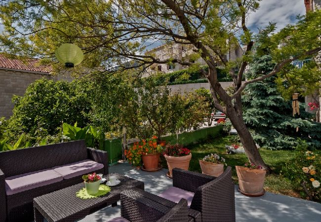 Appartamento a Bol - Appartamento in Vallo della Brazza (Bol) con vista mare, terrazzo, Climatizzazione, WIFI (3758-2) Appartamento a Bol - Appartamento in Vallo della Brazza (Bol) con vista mare, terrazzo, Climatizzazione, WIFI (3758-2)