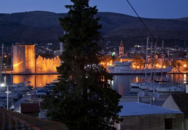 Appartamento a Trogir - Appartamento in Traù (Trogir) con vista mare, terrazzo, Climatizzazione, WIFI (3788-2) Appartamento a Trogir - Appartamento in Traù (Trogir) con vista mare, terrazzo, Climatizzazione, WIFI (3788-2)